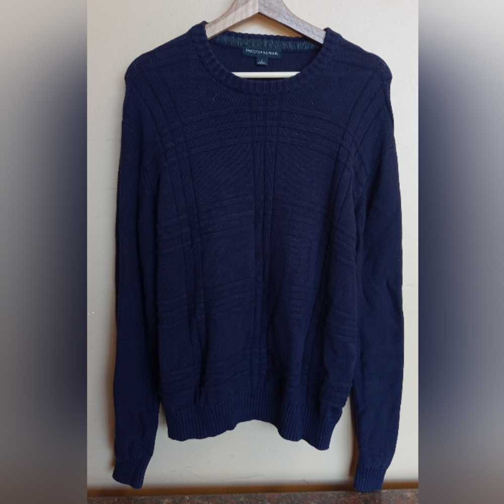 Men's Textured Crewneck Sweater in Navy